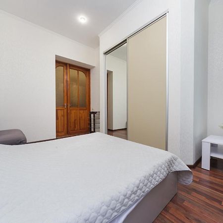 Apartment Zhukovskogo 17 Odessa Dış mekan fotoğraf