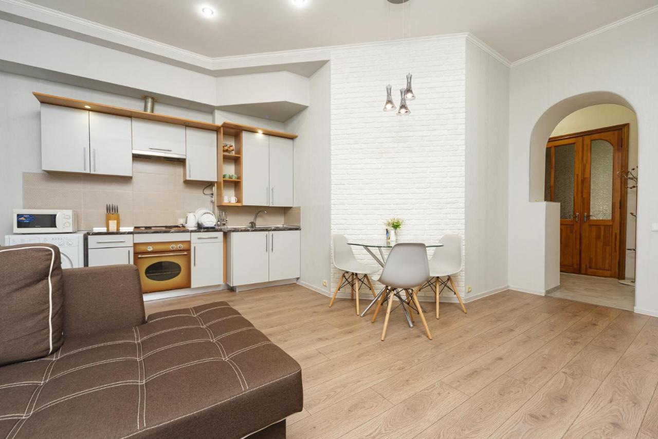 Apartment Zhukovskogo 17 Odessa Dış mekan fotoğraf