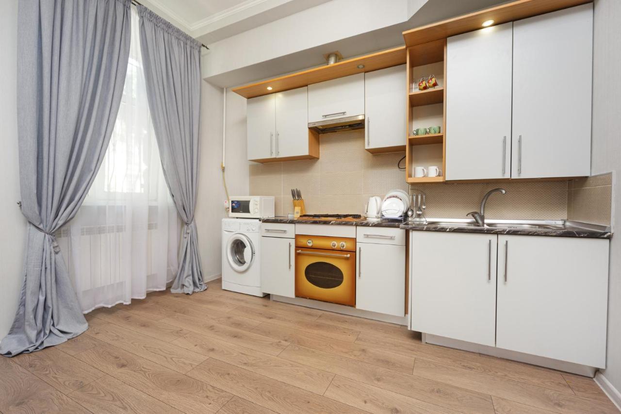 Apartment Zhukovskogo 17 Odessa Dış mekan fotoğraf