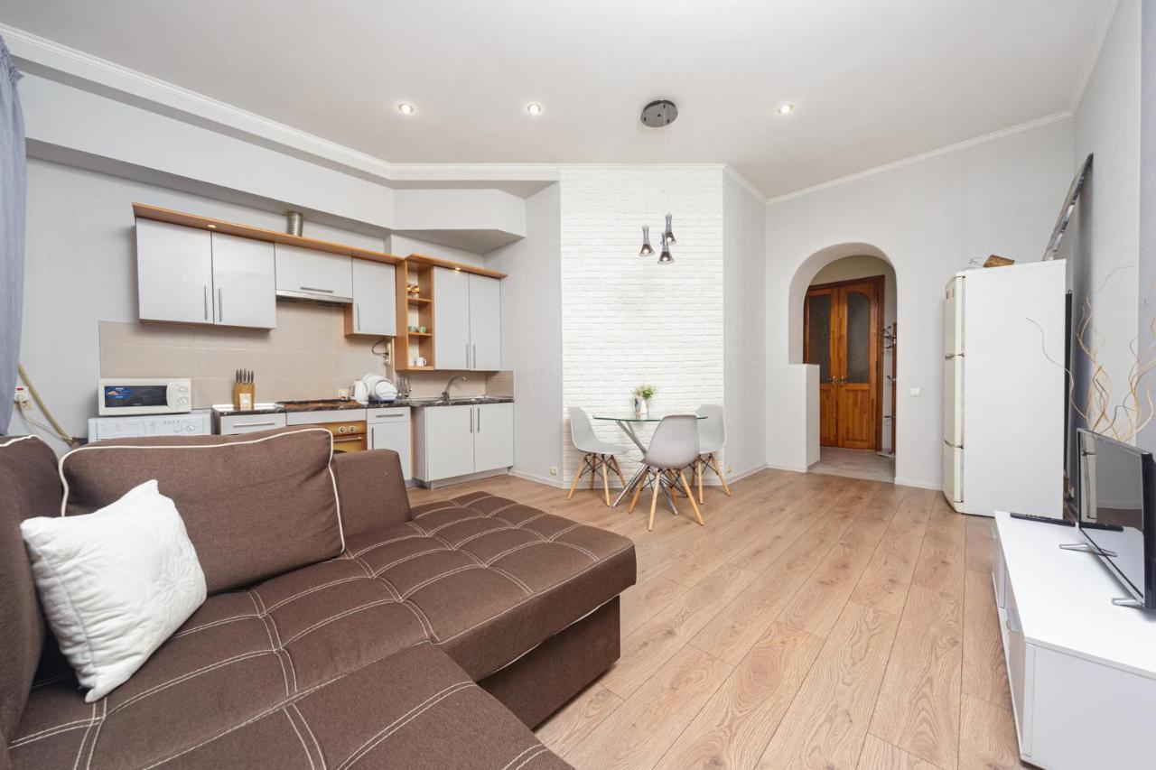 Apartment Zhukovskogo 17 Odessa Dış mekan fotoğraf