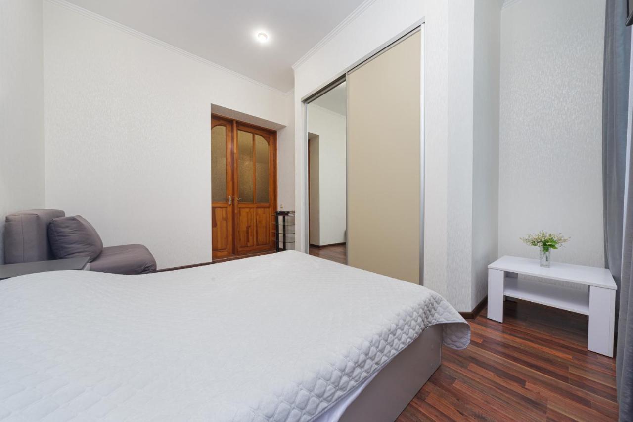 Apartment Zhukovskogo 17 Odessa Dış mekan fotoğraf