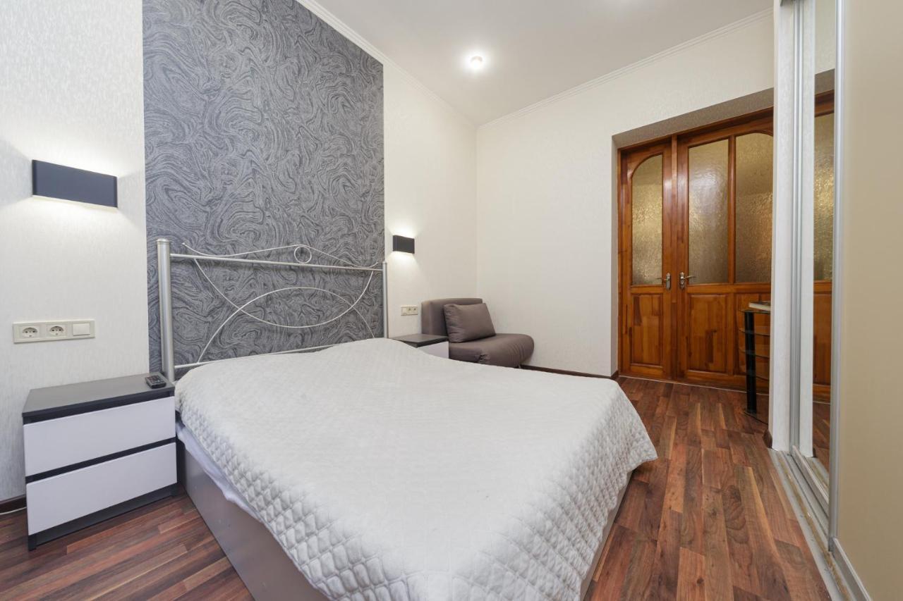 Apartment Zhukovskogo 17 Odessa Dış mekan fotoğraf
